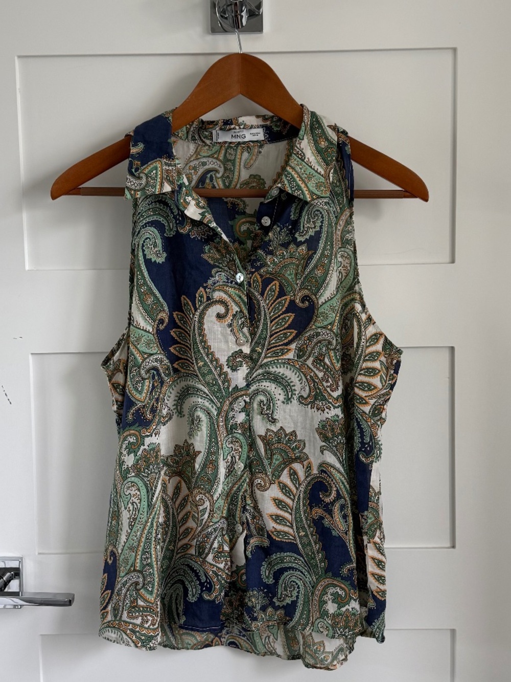 NWOT Mango sleeveless button down shirt